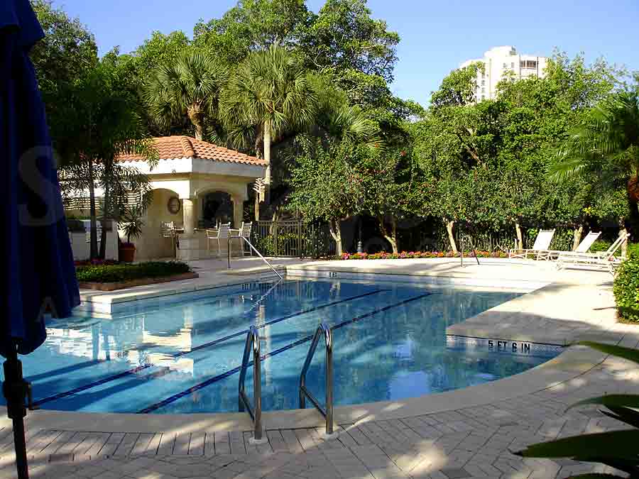 Mansion La Palma Community Pool and Sun Deck Furnishings